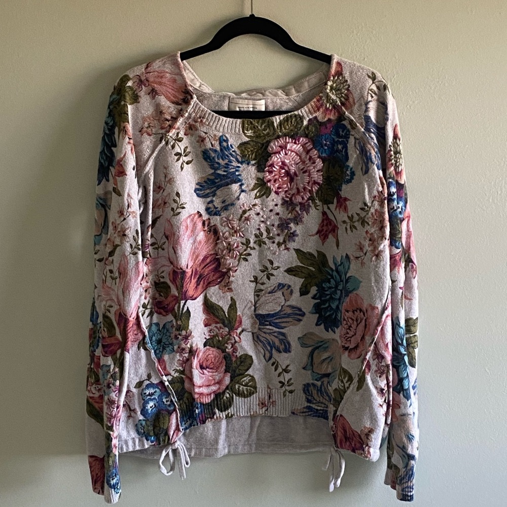 Angel of the North - crew neck floral sweater